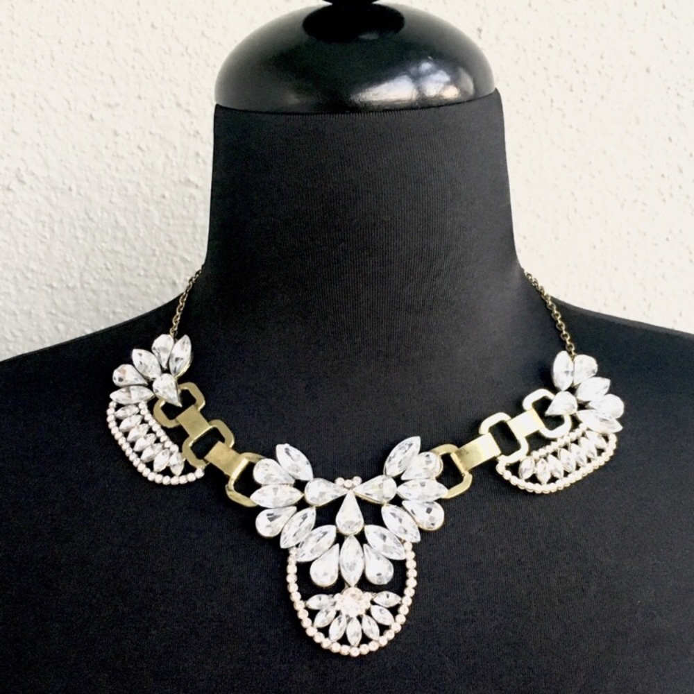 Fashion Statement Sparkle Rhinestone Necklace.